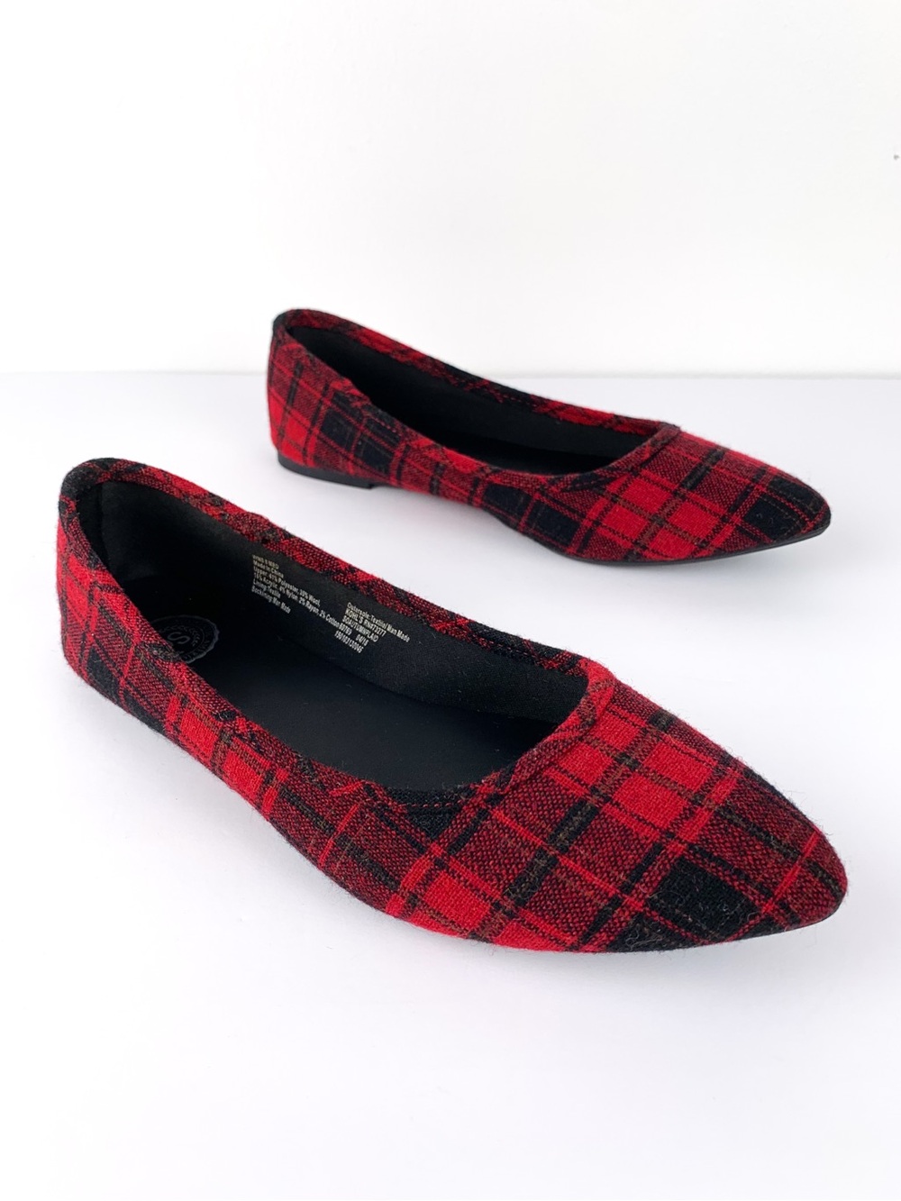SO red & black plaid flats pointed toe ballet flats in wool-blend fabric, size 8